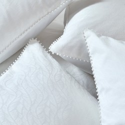 Garnier-Thiébaut - Parure de lit jacquard en satin de coton 130 fils/cm² Alula Blanc